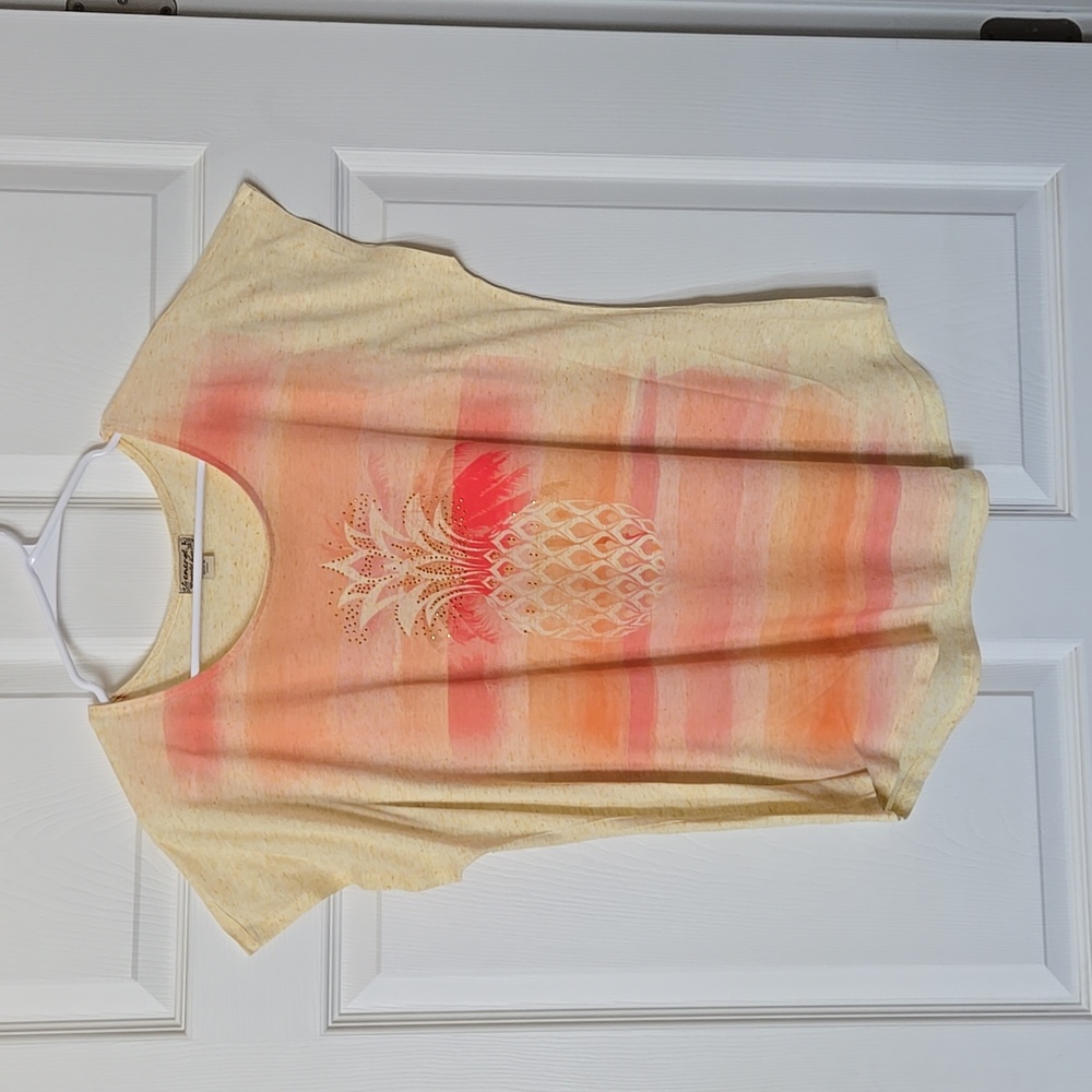 Cute Pineapple T-Shirt Size L